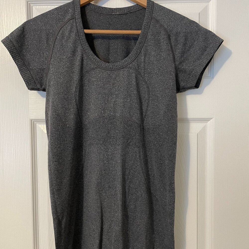 lululemon swiftly Women's Dark Heather Gray Short Sleeve Athletic Top size 8